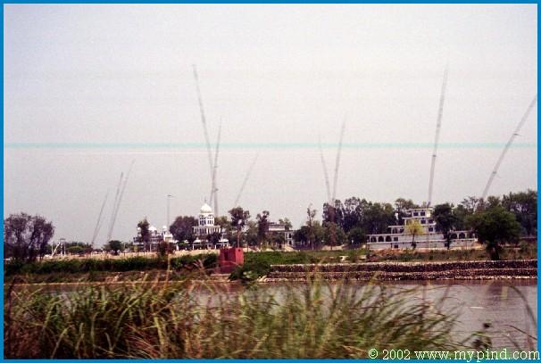 qA110019a.jpg