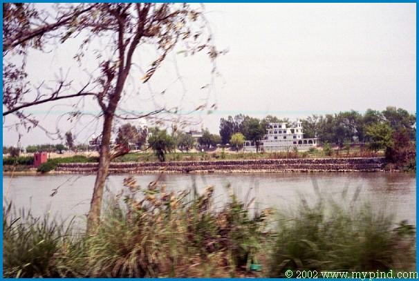 qA111020a.jpg